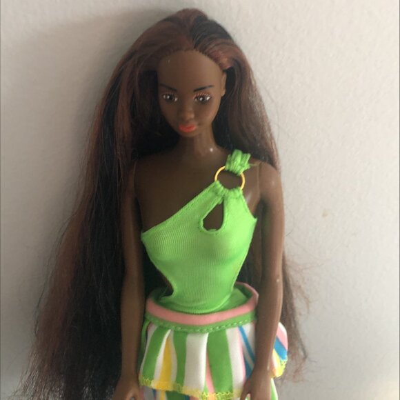 Original 1980 Rare Chritie Barbie doll with stunning bathing suit and skirt - Picture 2 of 3